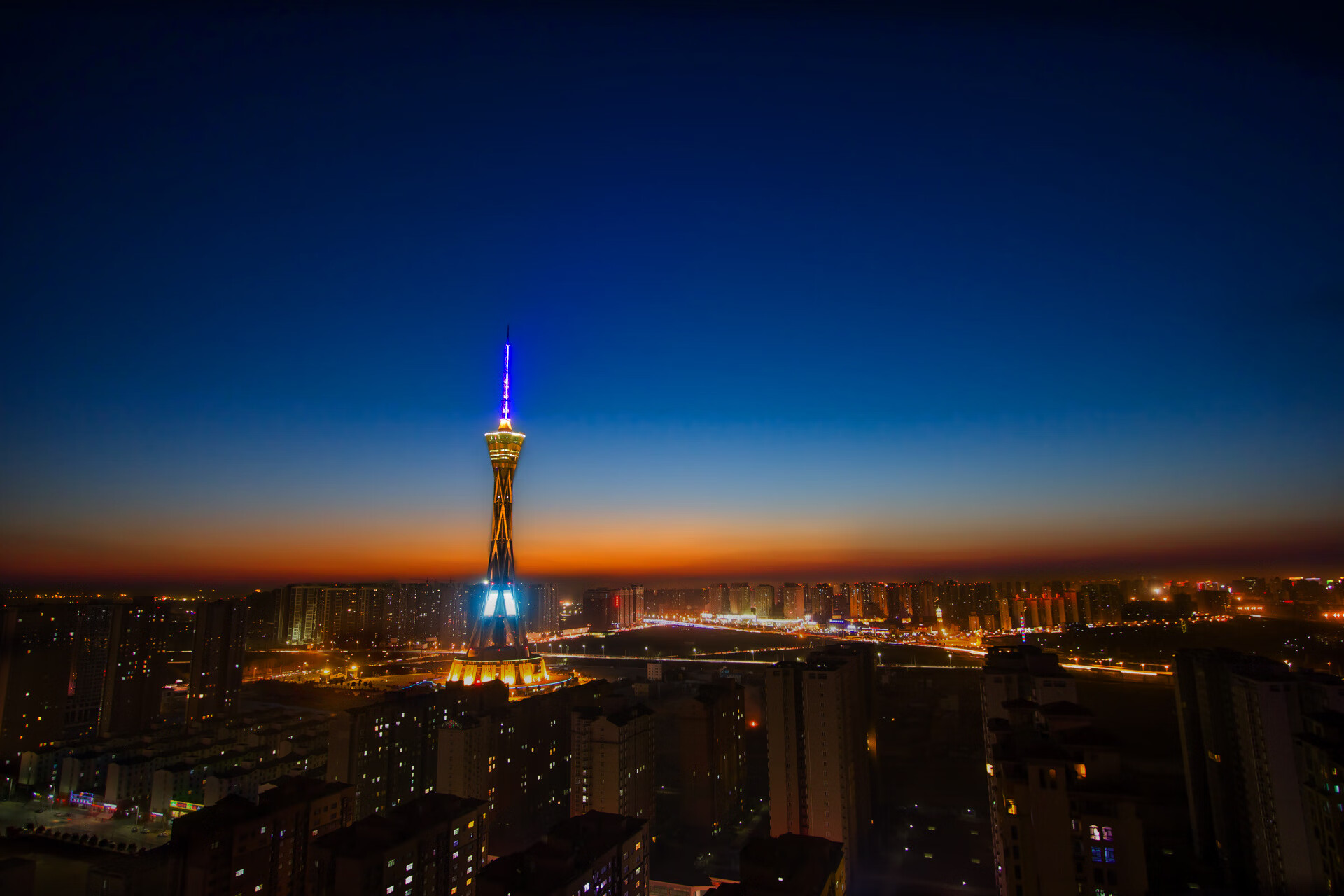 爱游戏官方网站-欧洲杯精彩纷呈：战术变革引爆全场！，欧洲杯揭幕战依98db in