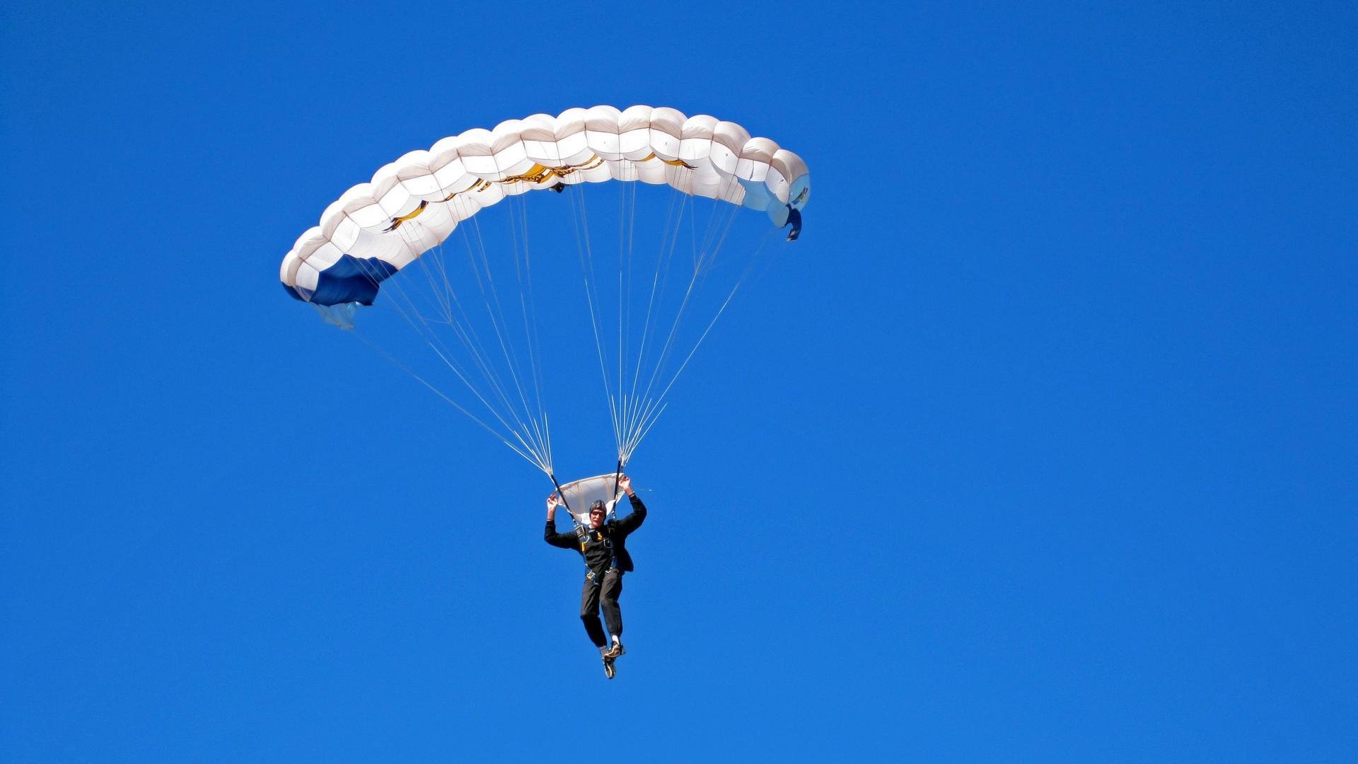 印度尼西亚骑手Nurstdinov Zayan Fatih在“Pink Polo”赛事中参加CSIJB障碍赛，展示出色骑术。